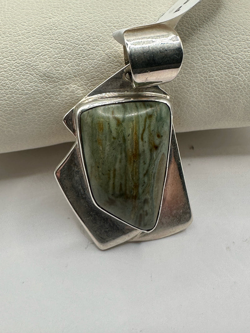 DTR Sterling 925 Green Pendant