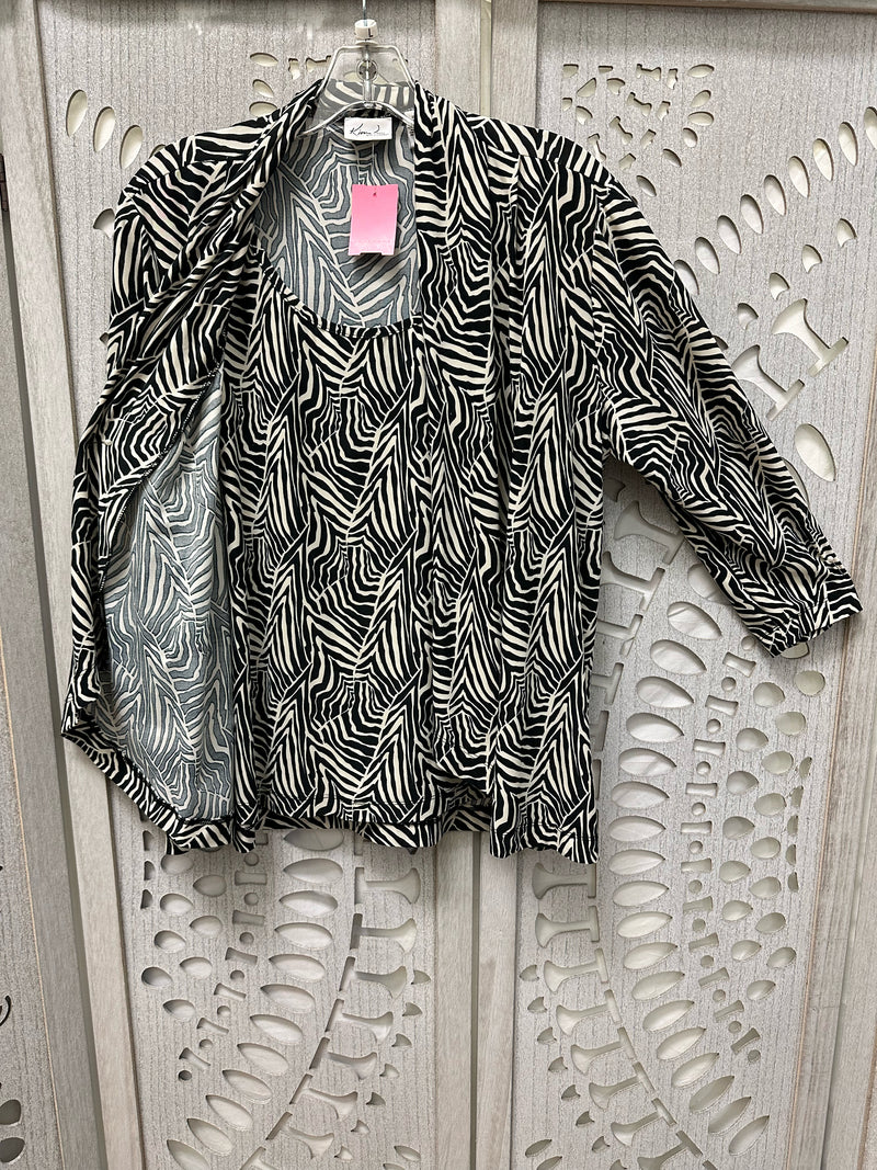 Kim Rogers Polyblend Black/White Abstract Size LP Blouse