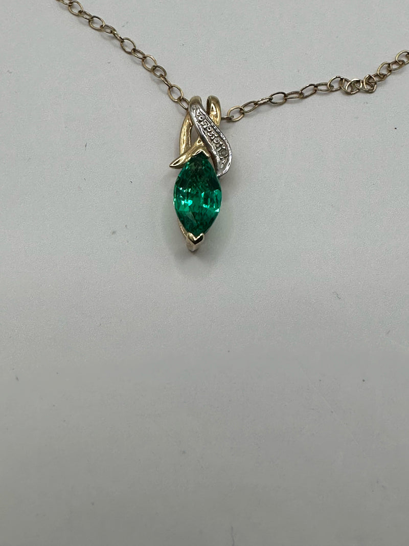 No Brand 10Kt gold Green Necklace