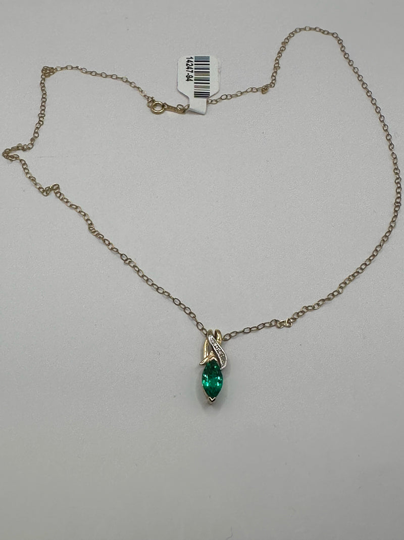 No Brand 10Kt gold Green Necklace