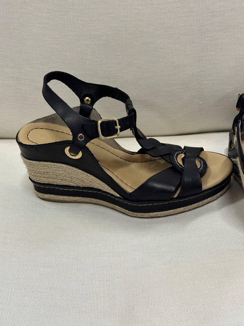 Andre Assous Leather upper/lining Black/Beige Size 8.5 Wedges