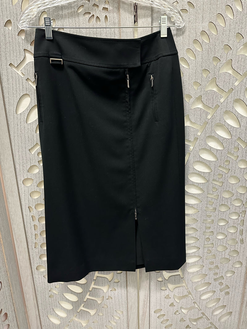 Carlisle Poly Blend Black Solid Size 6 Skirt