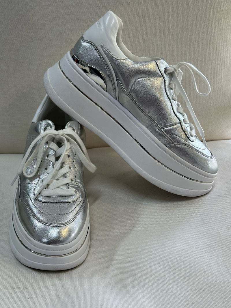 Michael Michael Kors Leather upper Silver/White Hayes Size 9.5 Sneakers