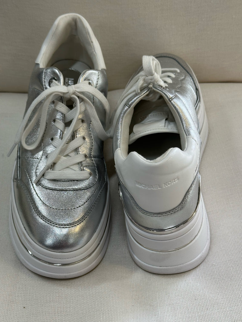 Michael Michael Kors Leather upper Silver/White Hayes Size 9.5 Sneakers